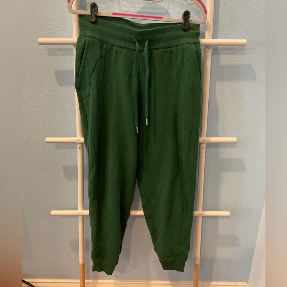Lululemon green sweat pants sz 6
